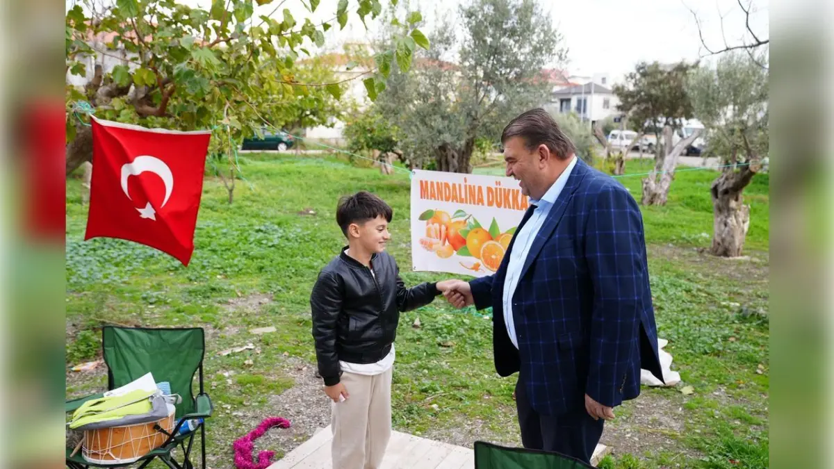 9 yaşındaki Ferit’in Mandalina standı iyiliğe dönüştü