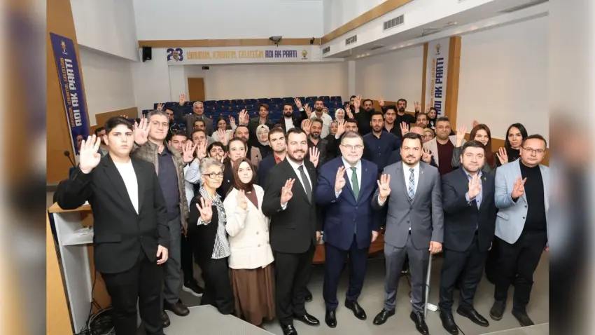 AK Parti İzmir’de 3 Kademe Tanıtım ve Medya Eğitimi düzenlendi