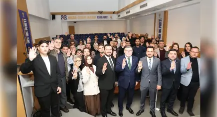 AK Parti İzmir’de 3 Kademe Tanıtım ve Medya Eğitimi düzenlendi