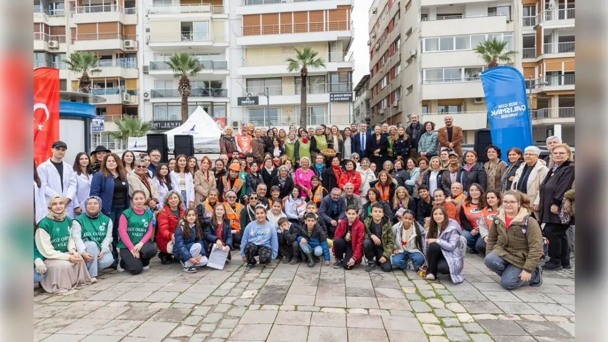 Alsancak’tan Bostanlı’ya iyilik rüzgarı: İzmir’de gönüllüler tek yürek haberinin görseli
