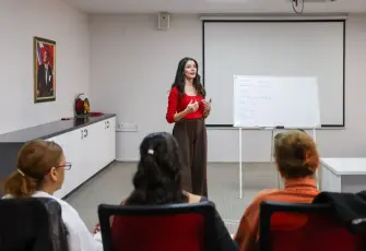 Buca’da ücretsiz diksiyon ve sunuculuk eğitimi başladı