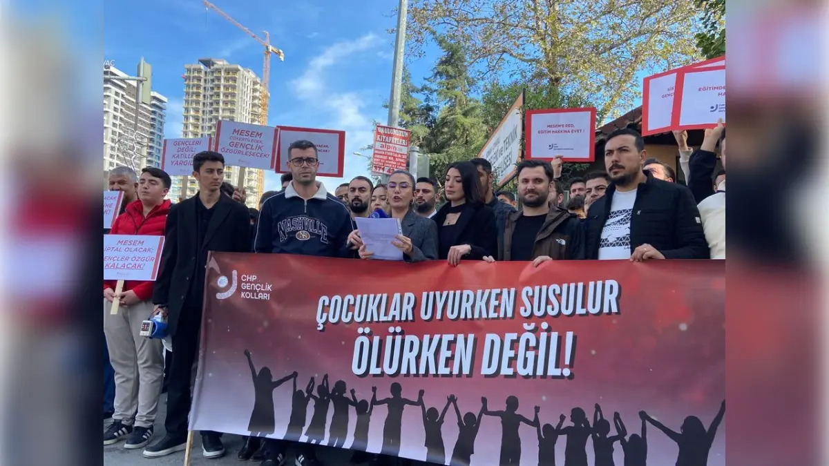 CHP İzmir’in gençlerinden MESEM tepkisi haberinin görseli