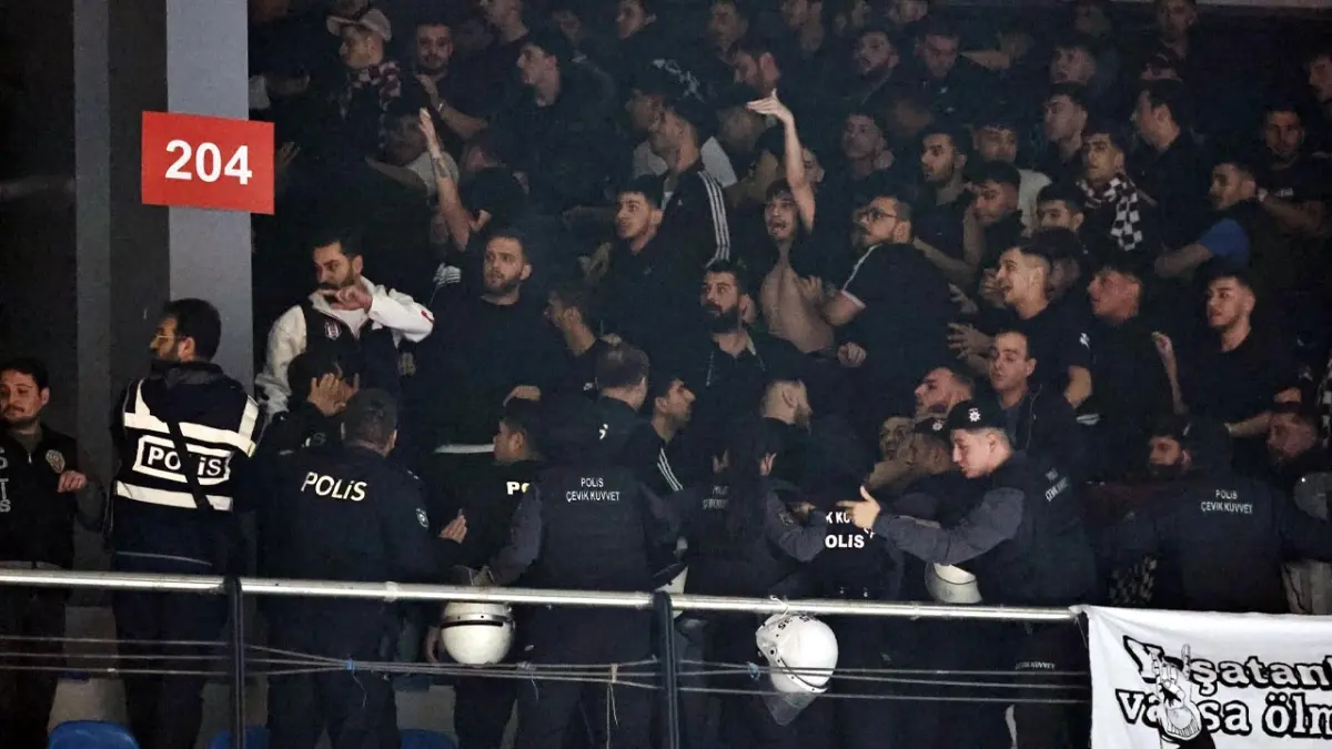 Göztepe ile Beşiktaş arasında oynanan voleybol maçında olaylar çıktı haberinin görseli