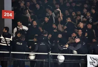 Göztepe ile Beşiktaş arasında oynanan voleybol maçında olaylar çıktı