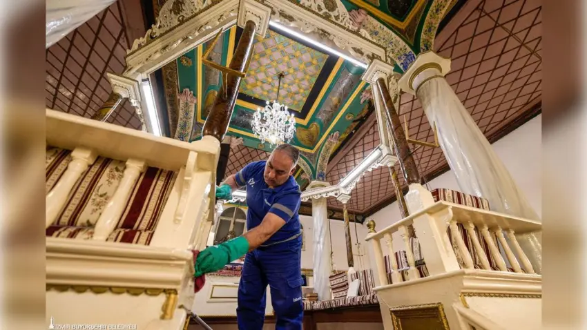 İzmir’de ibadethanelere 13 yıldır süren temizlik hizmeti