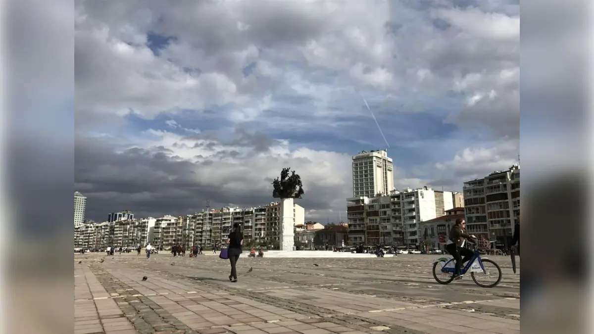 İzmir’de yeni haftada ılık ve parçalı bulutlu hava hakim haberinin görseli