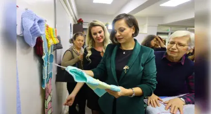 Karabağlar’da kadın dayanışması: Küçük ilmekler büyük umuda dönüştü