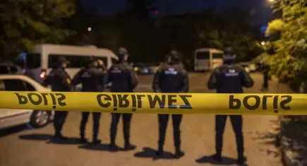 Kayıp çocuk toprak altından yaralı kurtarıldı