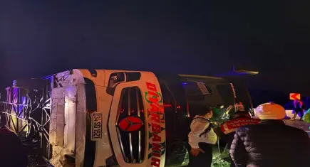 Osmaniye'de yağış felaketi: Yolcu otobüsü devrildi, 3 kişi yaralandı