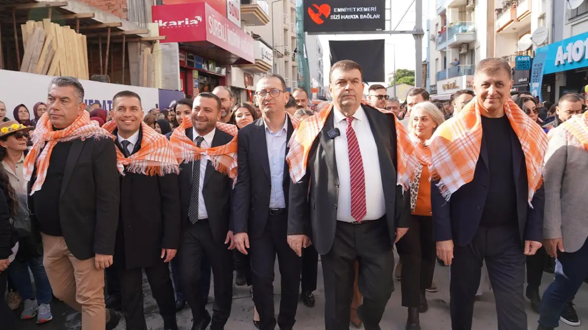 Seferihisar'da 25. Mandalina Şenliği coşkusu haberinin görseli