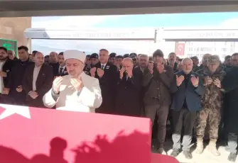 Silah kazasında yaşamını yitiren üsteğmen, memleketinde son yolculuğuna uğurlandı