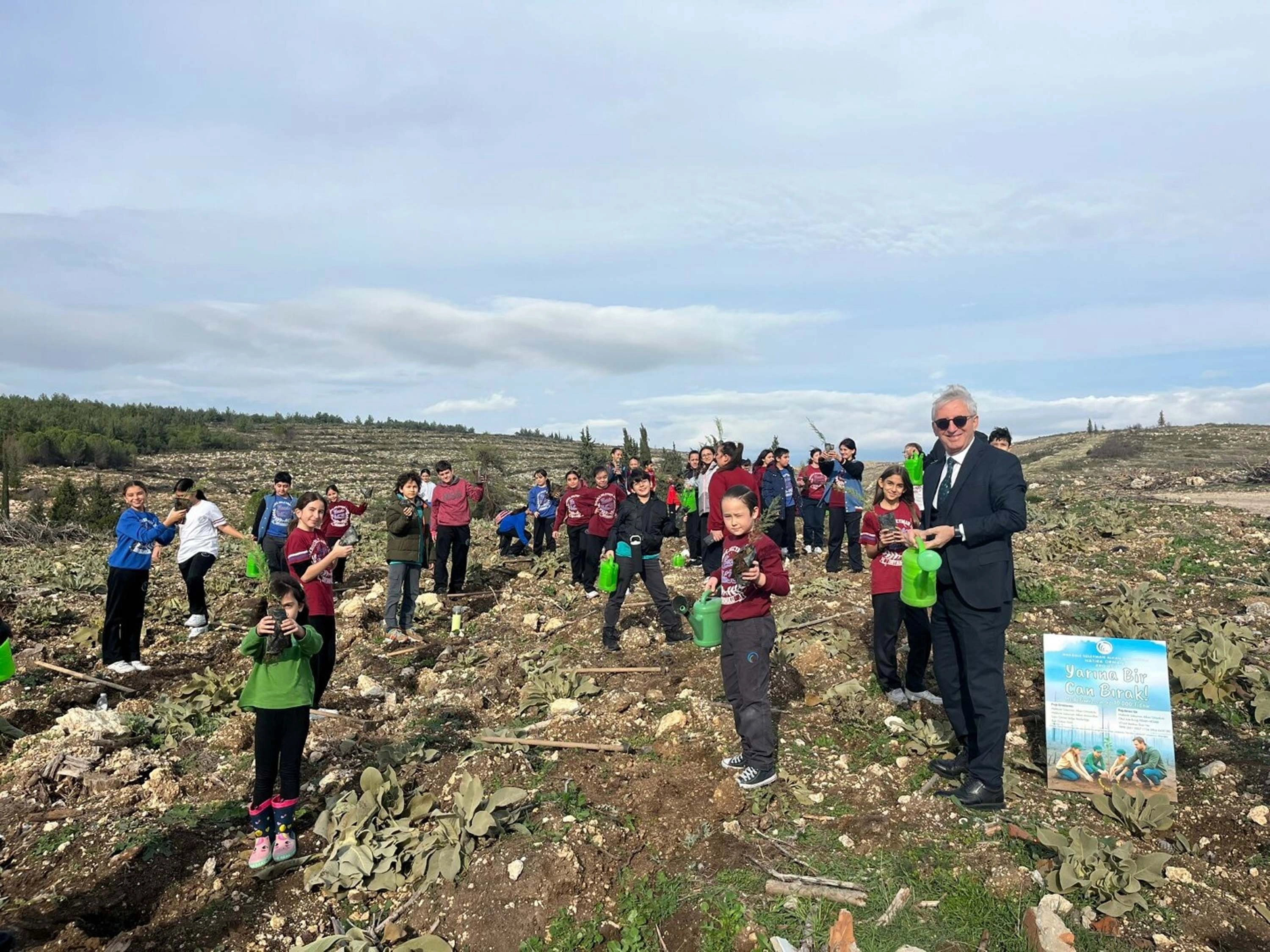 100 yaşına giren hayırsevere öğrencilerden kutlama başlıklı video haberin görseli