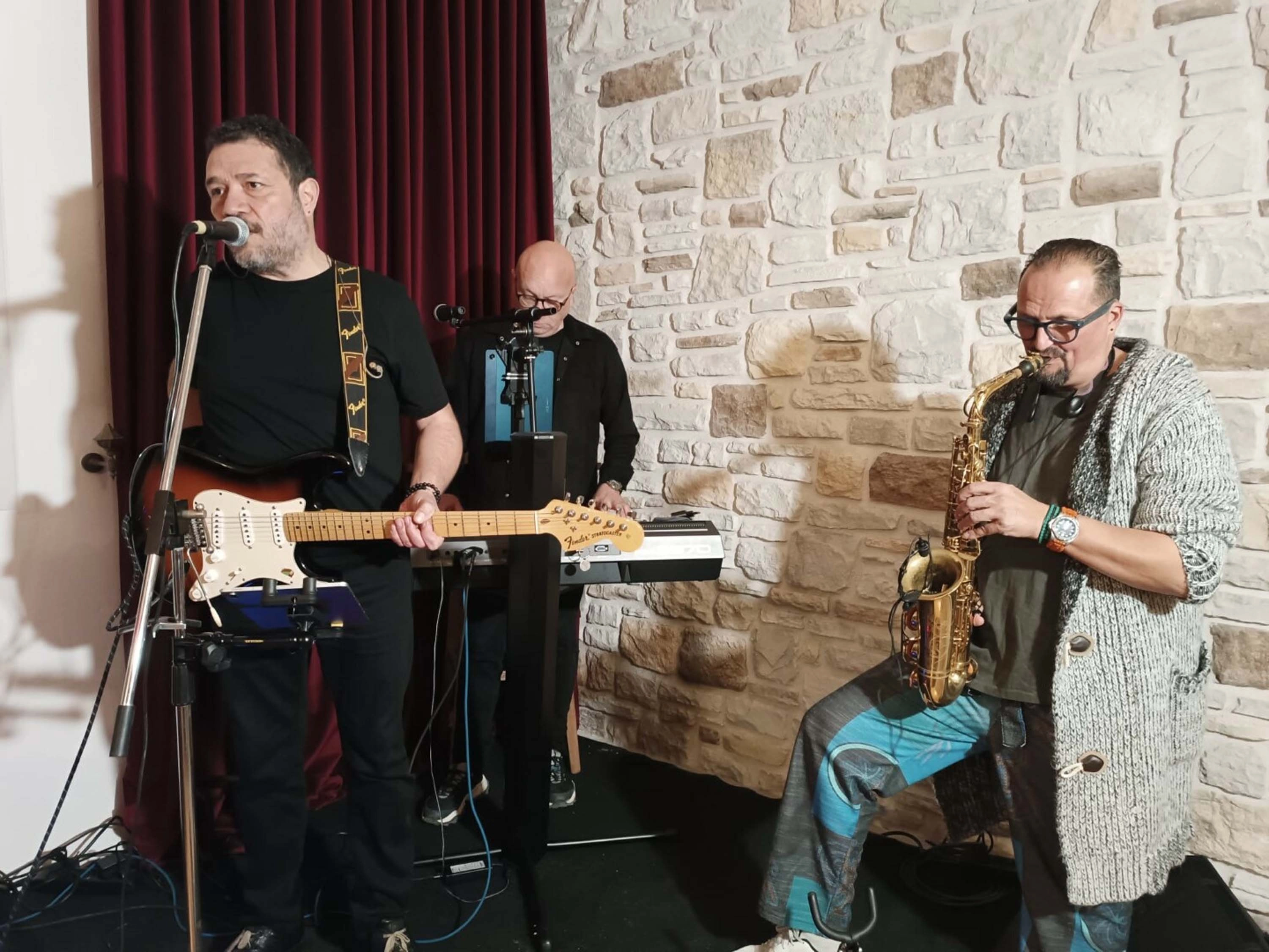 2 mühendis ve 1 cerrah, burs için sahne aldı başlıklı video haberin görseli