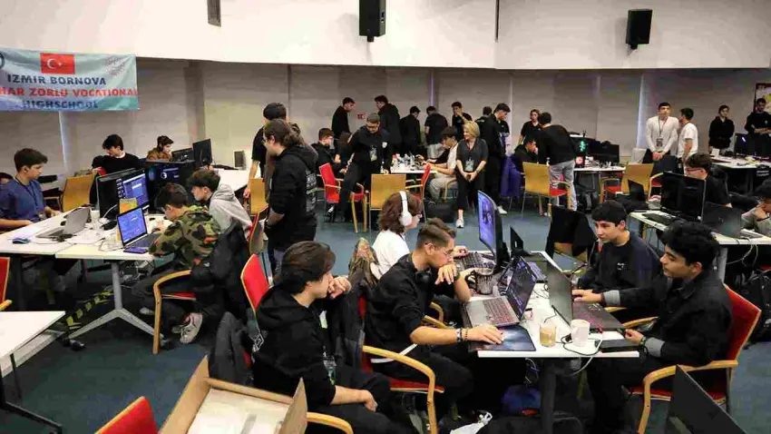 77 liseli genç, en iyi oyunu tasarlamak için yarıştı haberinin görseli