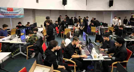 77 liseli genç, en iyi oyunu tasarlamak için yarıştı