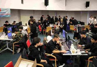 77 liseli genç, en iyi oyunu tasarlamak için yarıştı