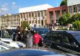Adliye önünde boşanma aşamasındaki eşini defalarca bıçakladı