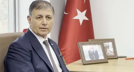 Başkan Tugay’dan çıplak ayaklı eyleme karşı açıklama