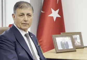 Başkan Tugay’dan çıplak ayaklı eyleme karşı açıklama