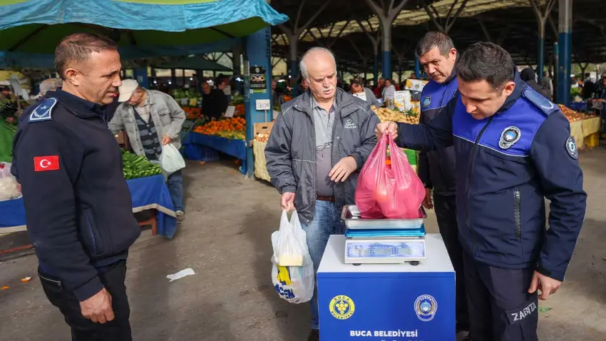 Buca’da pazarlarda güvenli alışveriş için “Tartı Kontrol Noktası” dönemi
