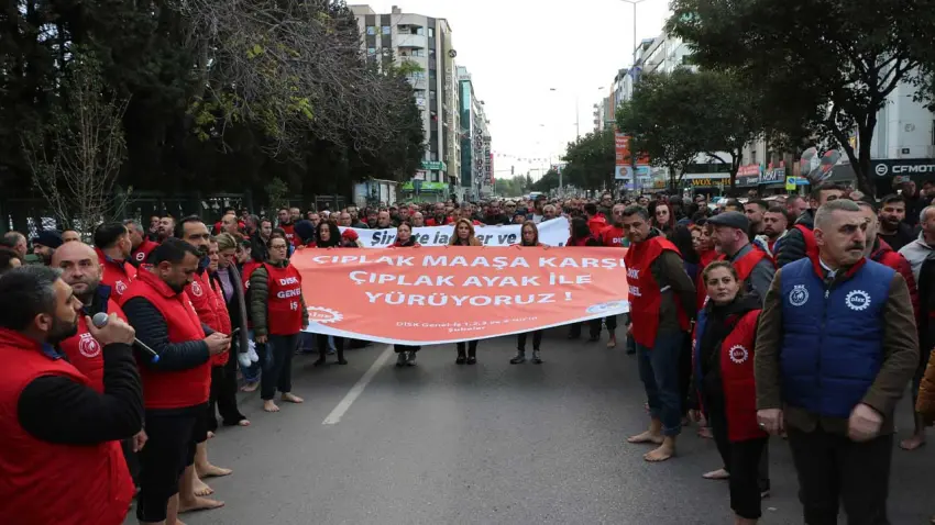 Büyükşehirde yan hak kesintisi işçileri çıplak ayak sokağa döktü