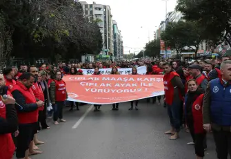 Büyükşehirde yan hak kesintisi işçileri çıplak ayak sokağa döktü