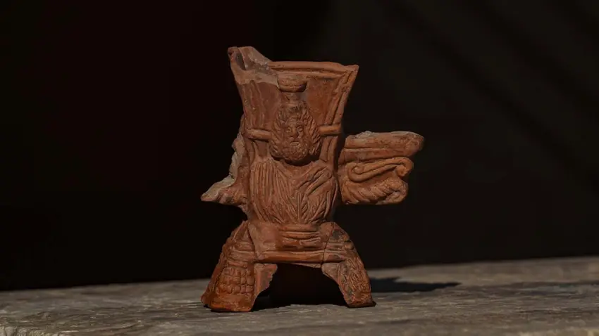 Efes'te yeni bir tütsü kabı bulundu haberinin görseli