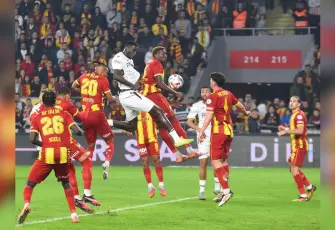 Göztepe evinde yara aldı