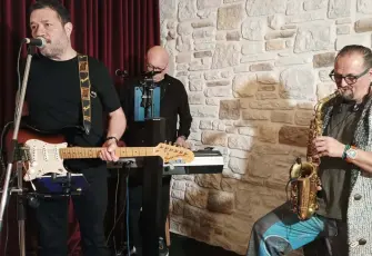 Hastasıyım Doktor, öğrenciler için sahne aldı