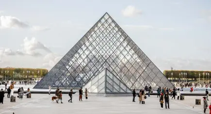 Louvre Müzesi'nde yeni skandal: Mısır Bölümü'ndeki 400 nadir kitap hasar gördü