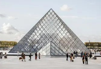 Louvre Müzesi'nde yeni skandal: Mısır Bölümü'ndeki 400 nadir kitap hasar gördü