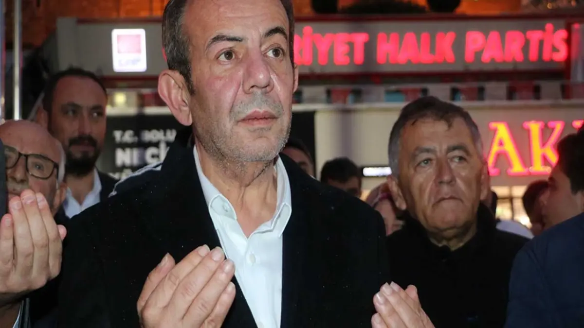 Tanju Özcan dualarla Umre’ye uğurlandı haberinin görseli