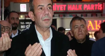 Tanju Özcan dualarla Umre’ye uğurlandı