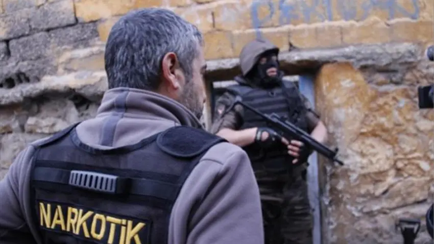 Uyuşturucu operasyonunda çatışma: Polis memuru yaralandı haberinin görseli