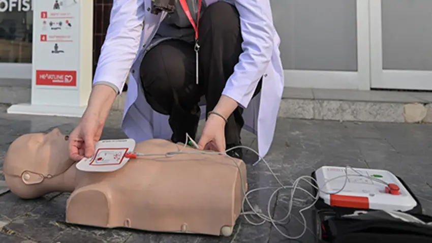 Ani kalp durmalarına hızlı müdahale: Taşınabilir otomatik şok cihazlarının yaygınlaşmasına ilişkin yönetmelik, Resmi Gazete'de haberinin görseli