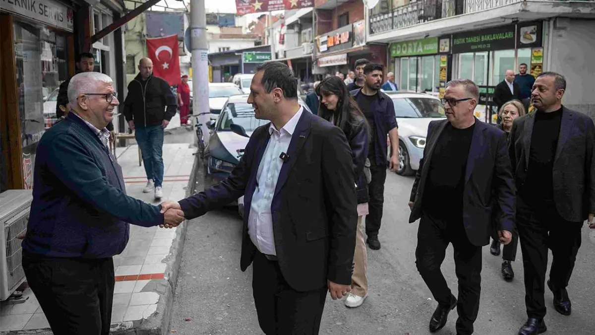 Başkan Eşki, Burak Reis Caddesi’nde esnafla görüştü haberinin görseli