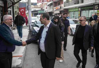 Başkan Eşki, Burak Reis Caddesi’nde esnafla görüştü