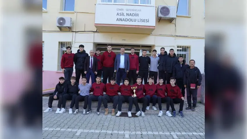 Başkan Yetişkin’den hentbol takımına tebrik ziyareti