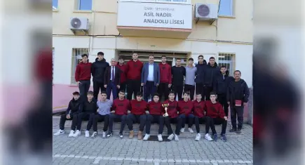 Başkan Yetişkin’den hentbol takımına tebrik ziyareti