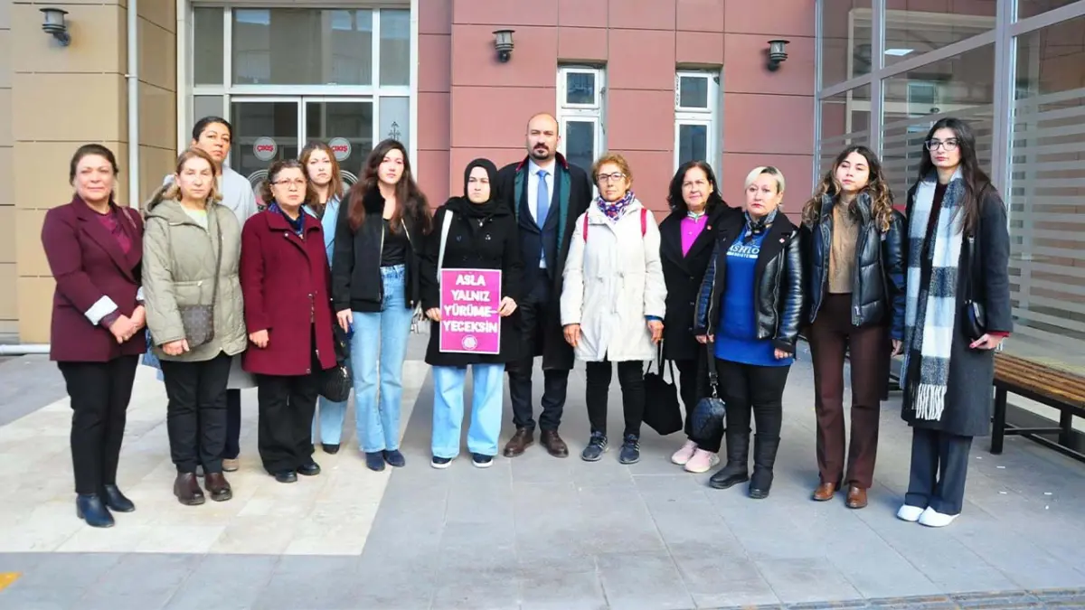 Boşanma aşamasındaki eşi tarafından defalarca bıçaklanan kadın mahkemede konuştu: Öldüğümü zannederek beni bıraktı haberinin görseli