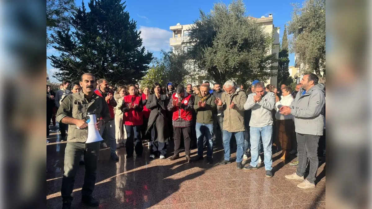 Buca’da çöpler geri geliyor: İşçiler, belediyeye müddet verdi haberinin görseli