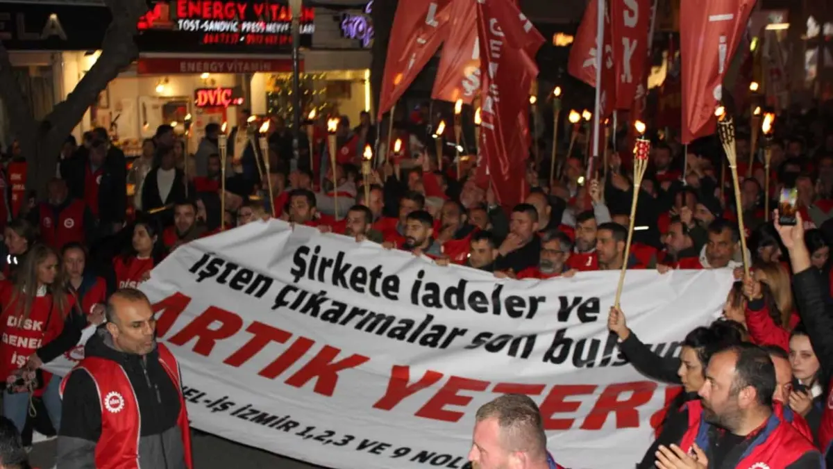 Büyükşehir işçilerinden meşaleli yürüyüş: Alacaklar için takvim vurgusu yapıldı haberinin görseli