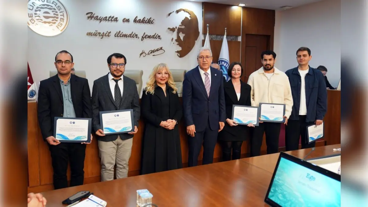 EÜ Senatosunda gururlandıran başarı kutlandı haberinin görseli