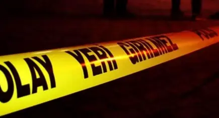 Kamyonla çarpışan otomobil ikiye bölündü: 1 ölü