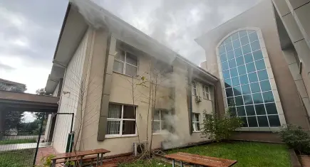 Kocaeli’den kağıt deposunda yangın: Öğrenciler tahliye edildi