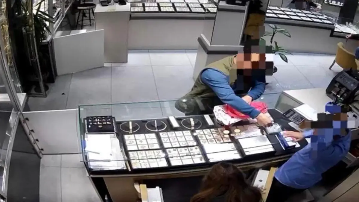 Komşusundan 4 milyon liralık altın çalan hırsız, 288 saat kamera kaydıyla yakalandı! haberinin görseli