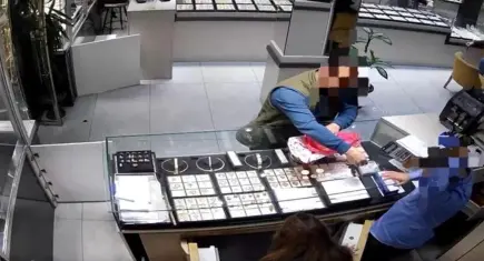 Komşusundan 4 milyon liralık altın çalan hırsız, 288 saat kamera kaydıyla yakalandı!
