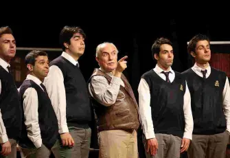 Ölü Ozanlar Derneği, tiyatro sahnesinde