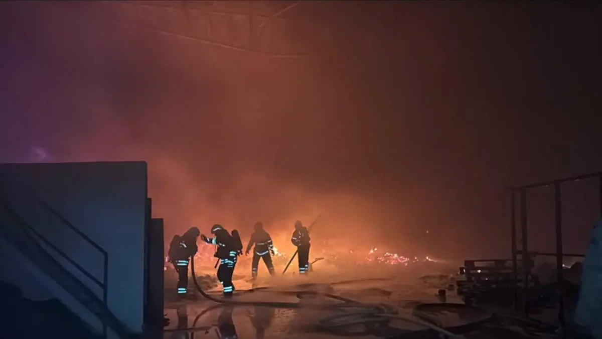 Ambalaj fabrikasında büyük yangın haberinin görseli