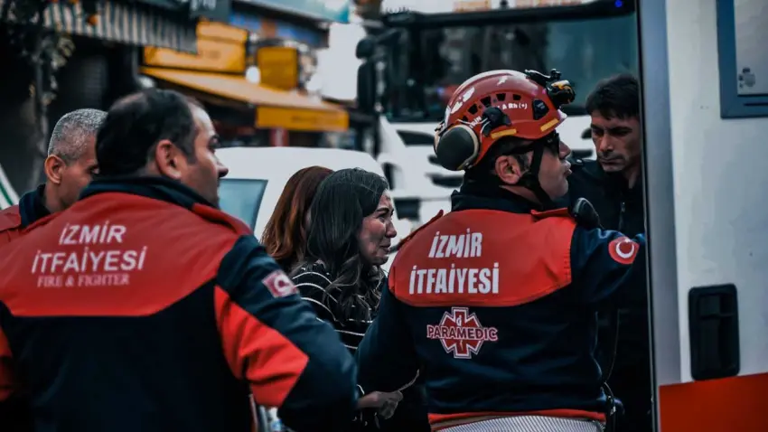 Bornova’da 7 katlı iş hanında korku dolu anlar: 12 kişi kurtarıldı